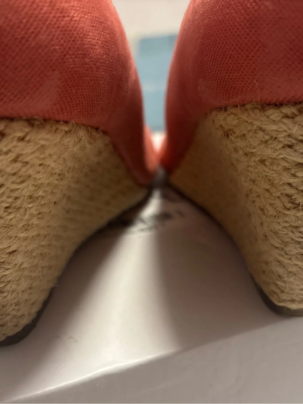 Anne Klein Coral Wedge Pumps – Excellent Pre-Owned Condition 👠🩷